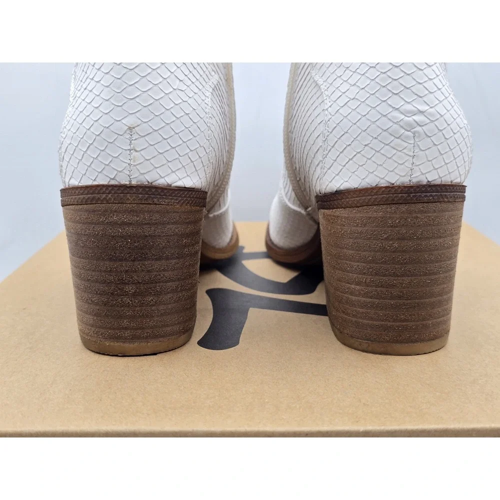 Dirty‎ Laundry Women Size 7 M Unite Snake Western Ankle Bootie White Boho Flair